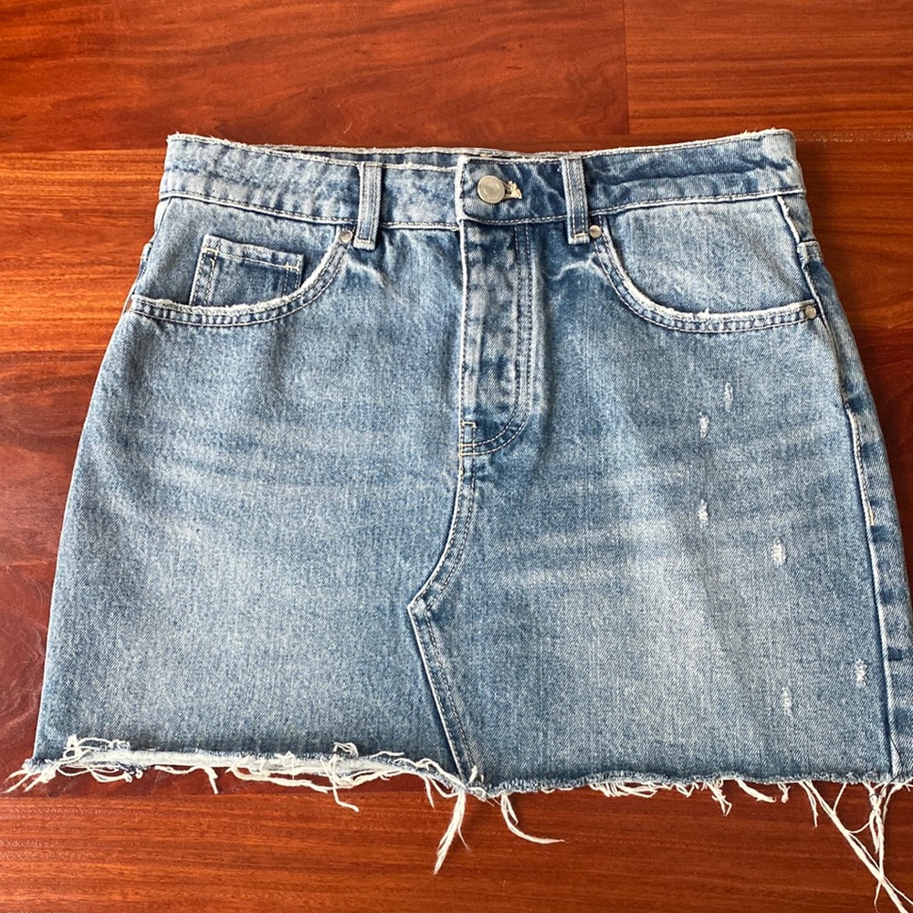 Beautiful ZARA jean skirt size SMALL!